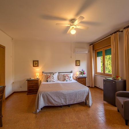 Hotel La Feluca Портоферрайо Экстерьер фото
