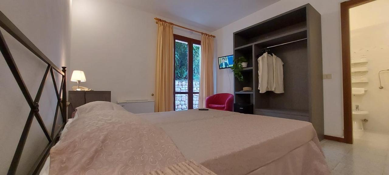 Hotel La Feluca Портоферрайо Экстерьер фото