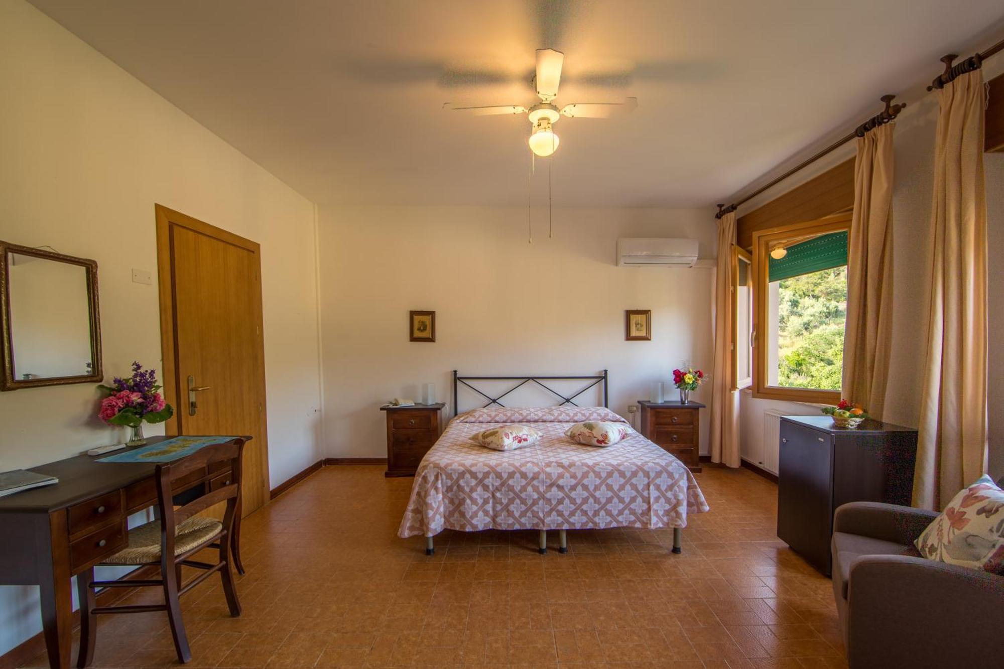 Hotel La Feluca Портоферрайо Экстерьер фото