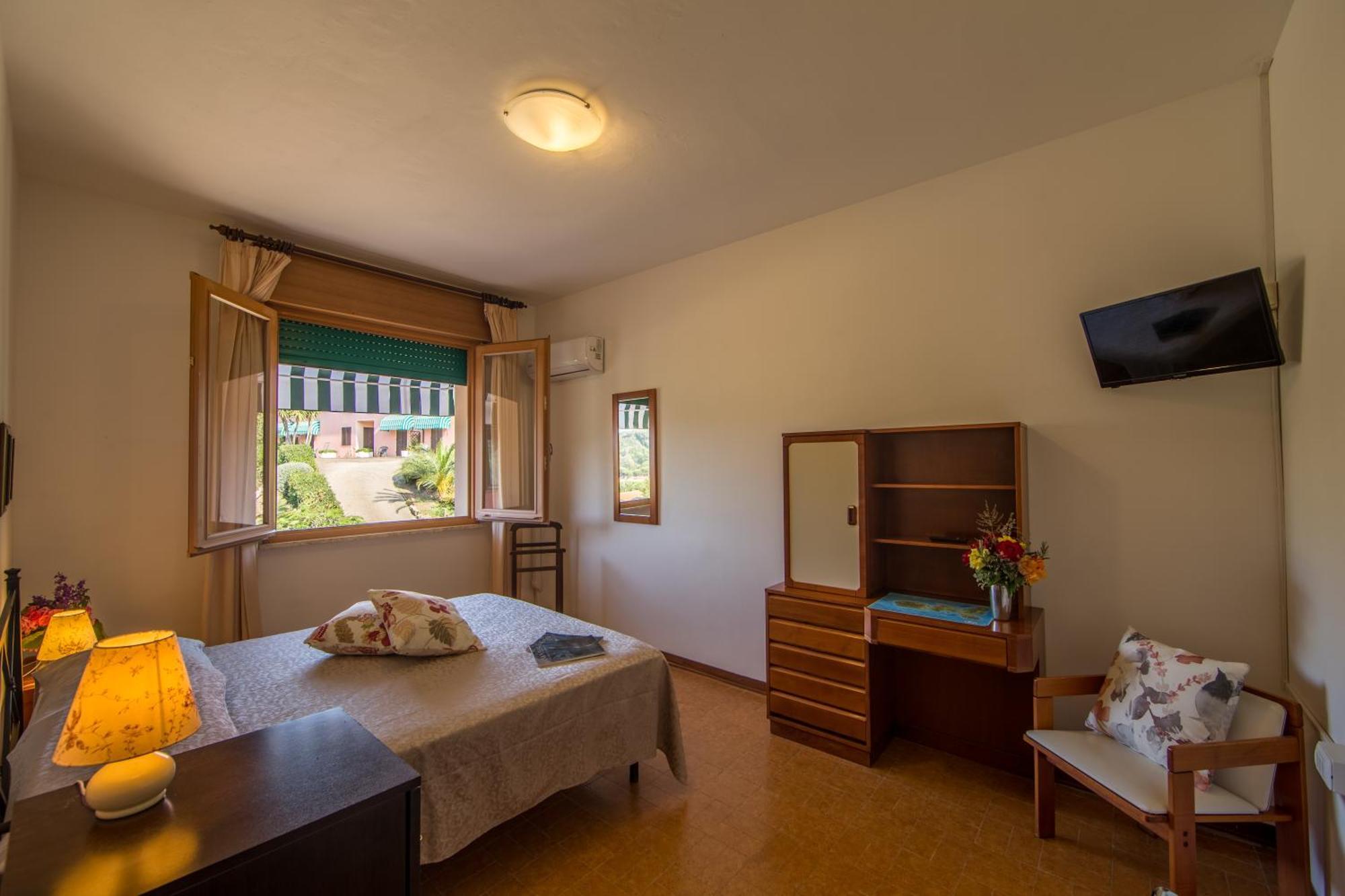Hotel La Feluca Портоферрайо Экстерьер фото