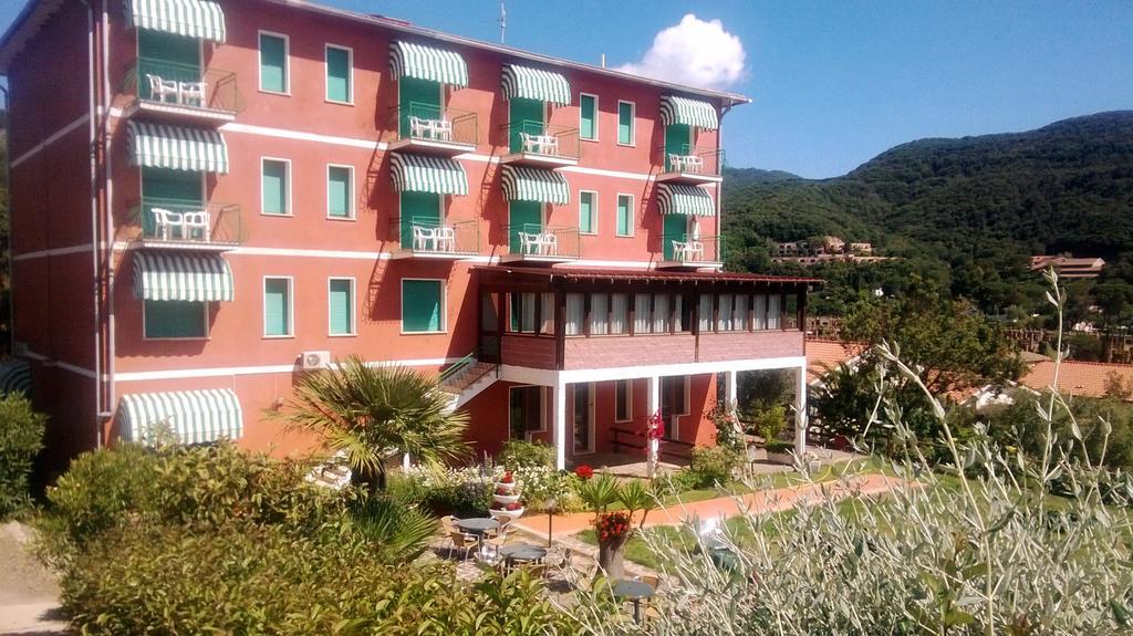 Hotel La Feluca Портоферрайо Экстерьер фото