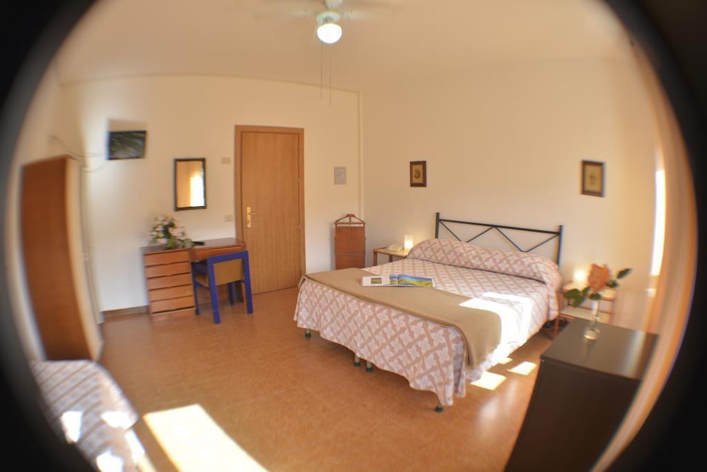 Hotel La Feluca Портоферрайо Экстерьер фото